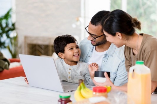 ¿Cómo hacer un plan financiero para el futuro en familia?