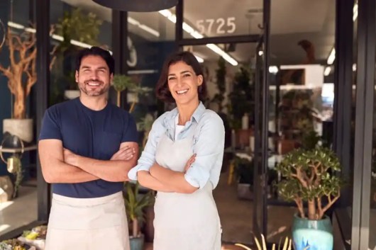 ¿Qué debes saber antes de emprender un negocio con tu pareja?