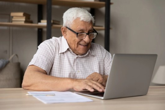 Las Ventajas de los Trámites en Línea para Adultos Mayores