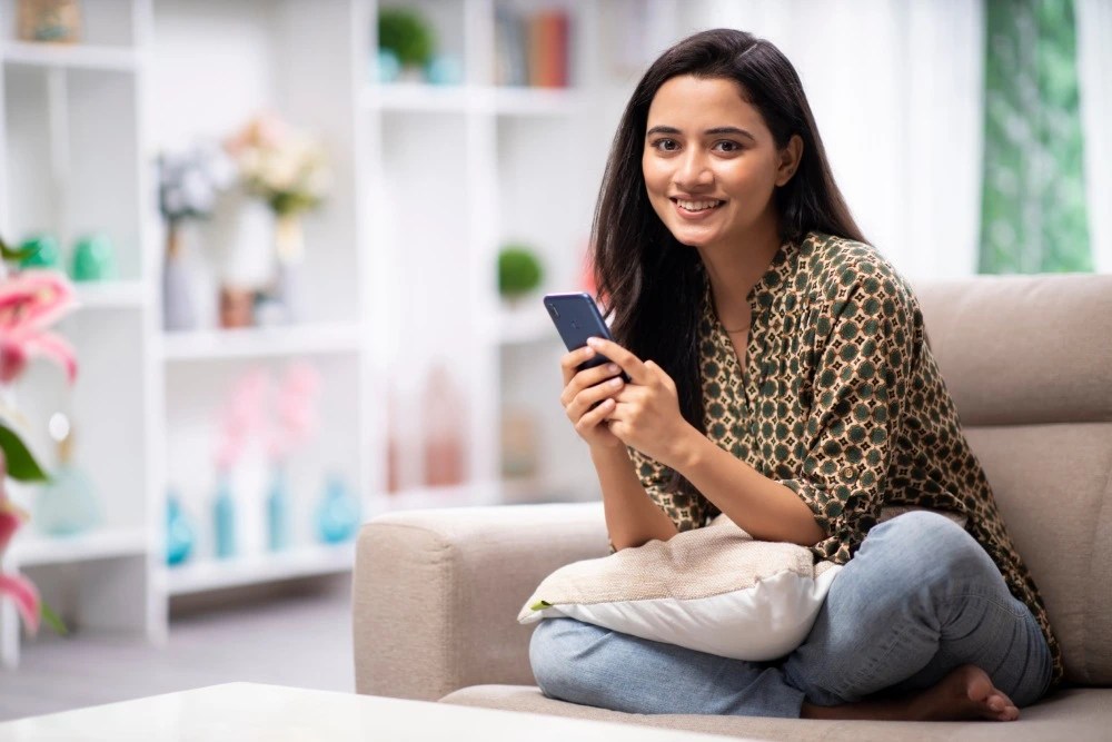 Persona puede pagar con QR.