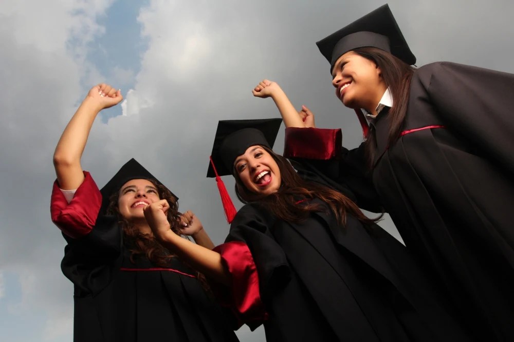 Estudiantes en graduación