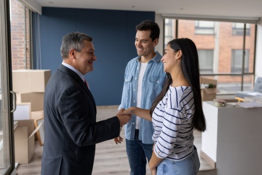 3 aspectos a considerar para comprar casa en pareja