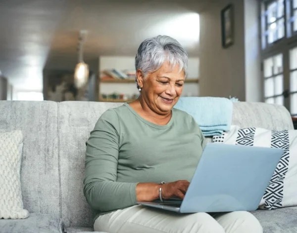 Aprende a cuidar tus datos financieros al comprar en línea