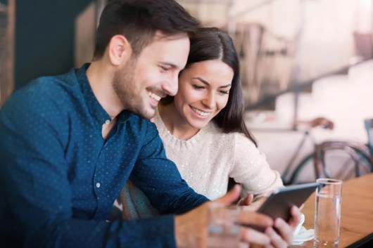 ¿Es mejor pagar las deudas o acelerar el enganche de una casa?