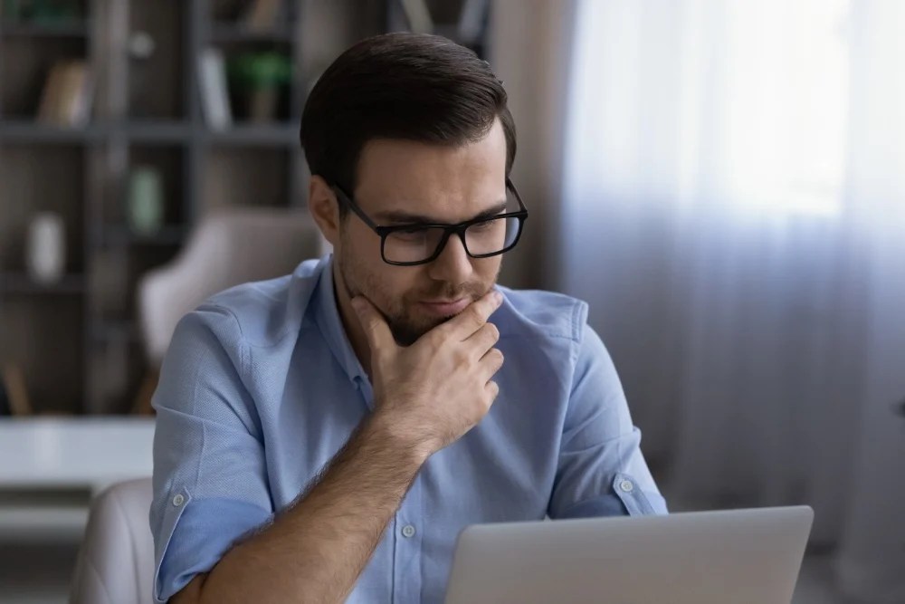 persona buscando cómo reclamar utilidades si soy extrabajador