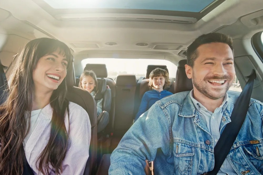 familia en auto: costo de seguro para auto