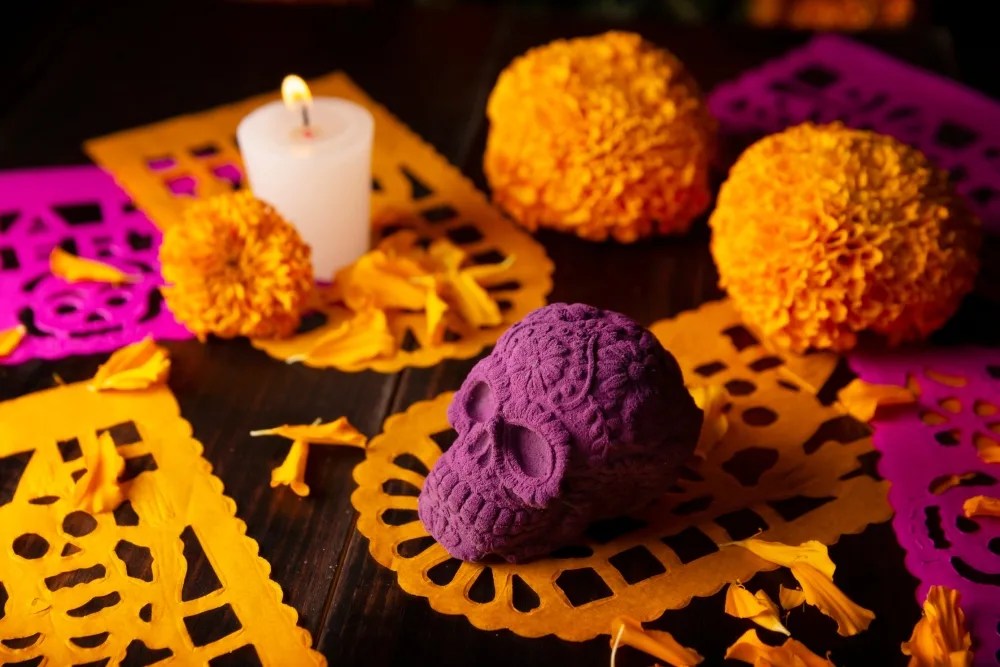 qué lleva un altar de muertos